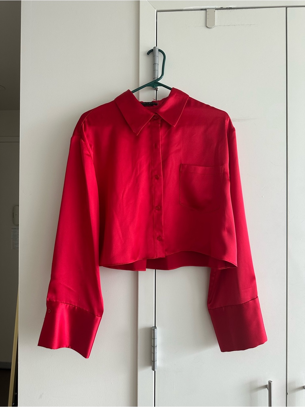 Alice olivia Red silk Cropped Button-Up Shirt - Women